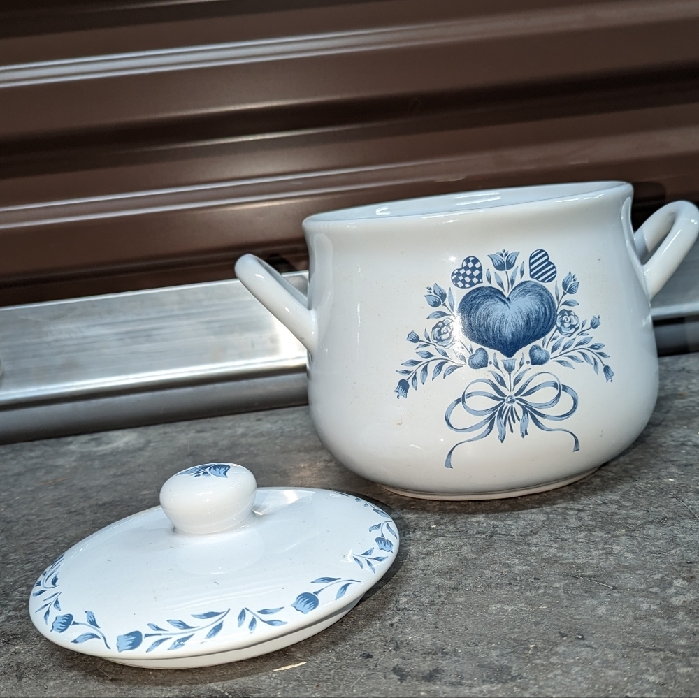 Jay Import Company Blue Heart Serving‎ Dish Tureen with handles and chipped lid